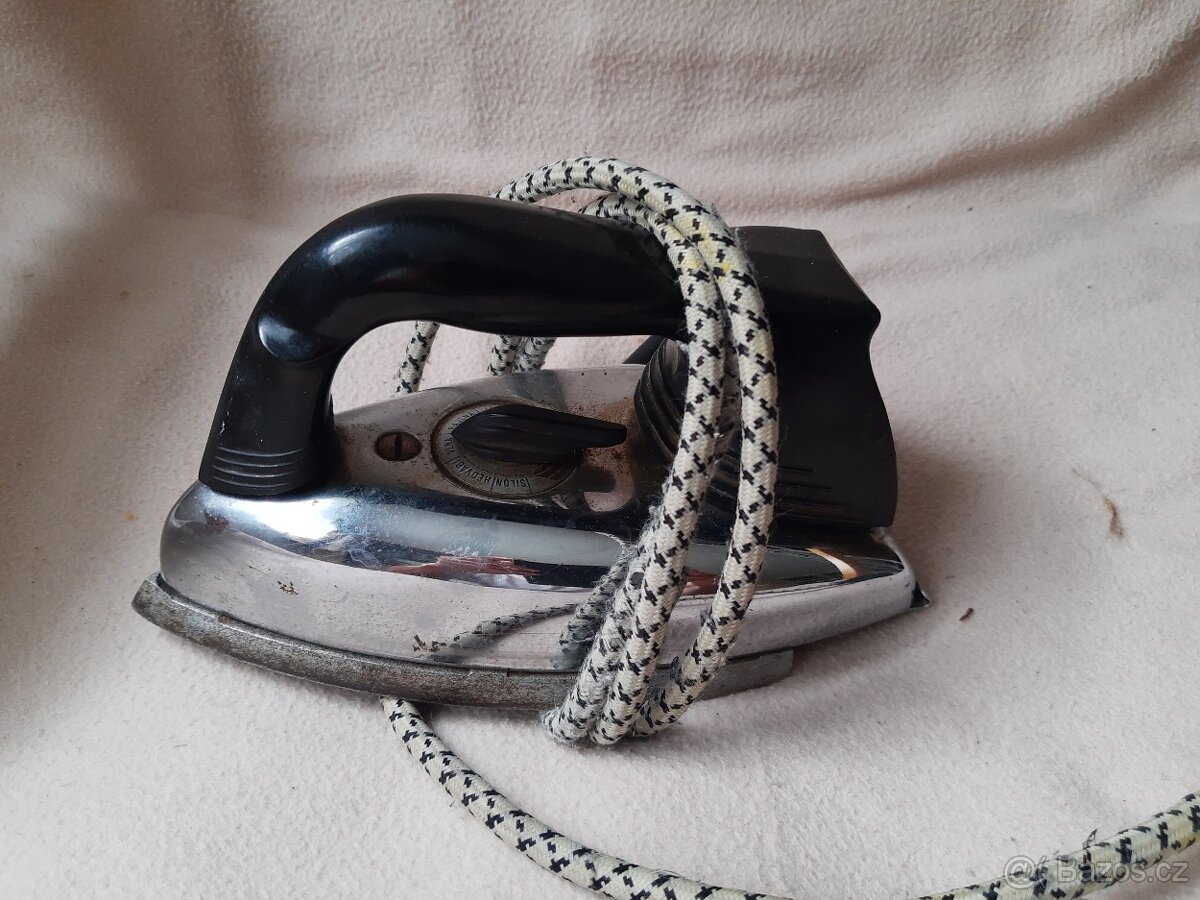 Stará retro žehlička - 2