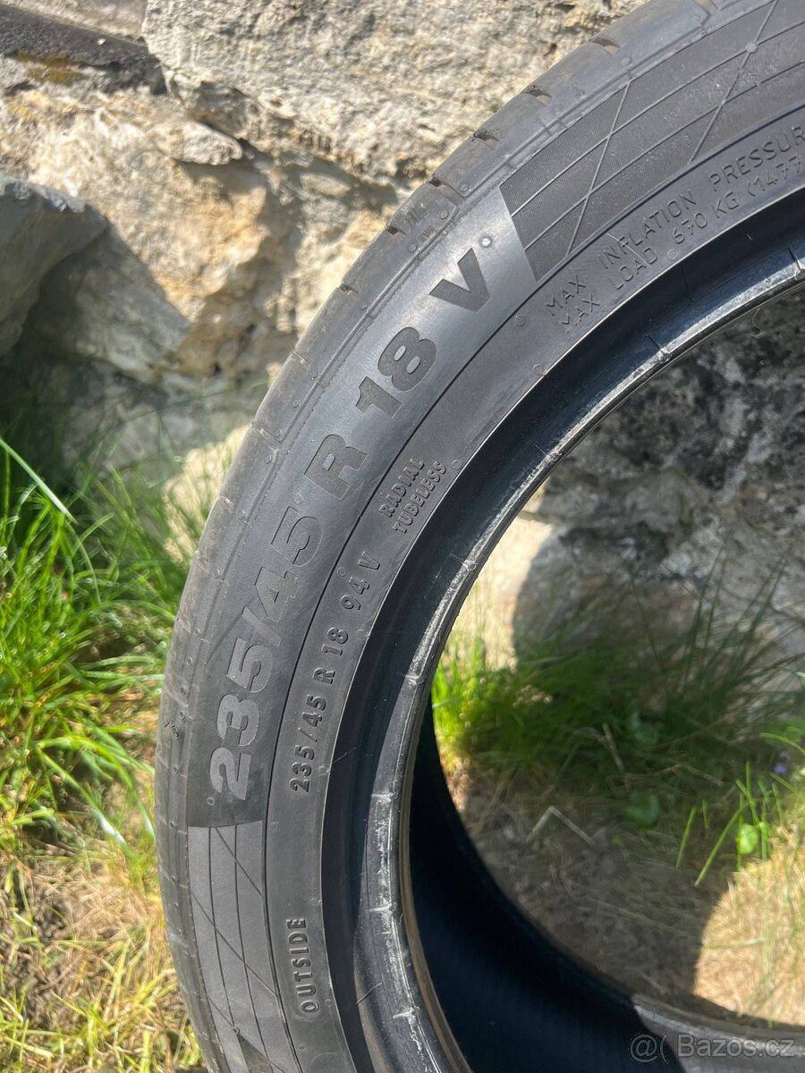 235/45R18 - 2