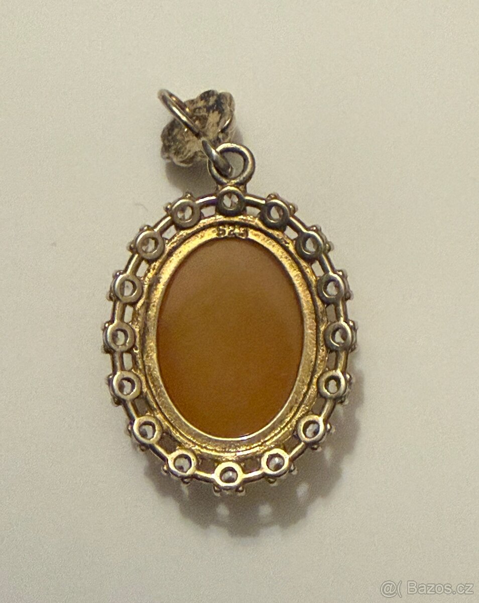 Stříbrný přívěšek baltský jantar s kameny - 2