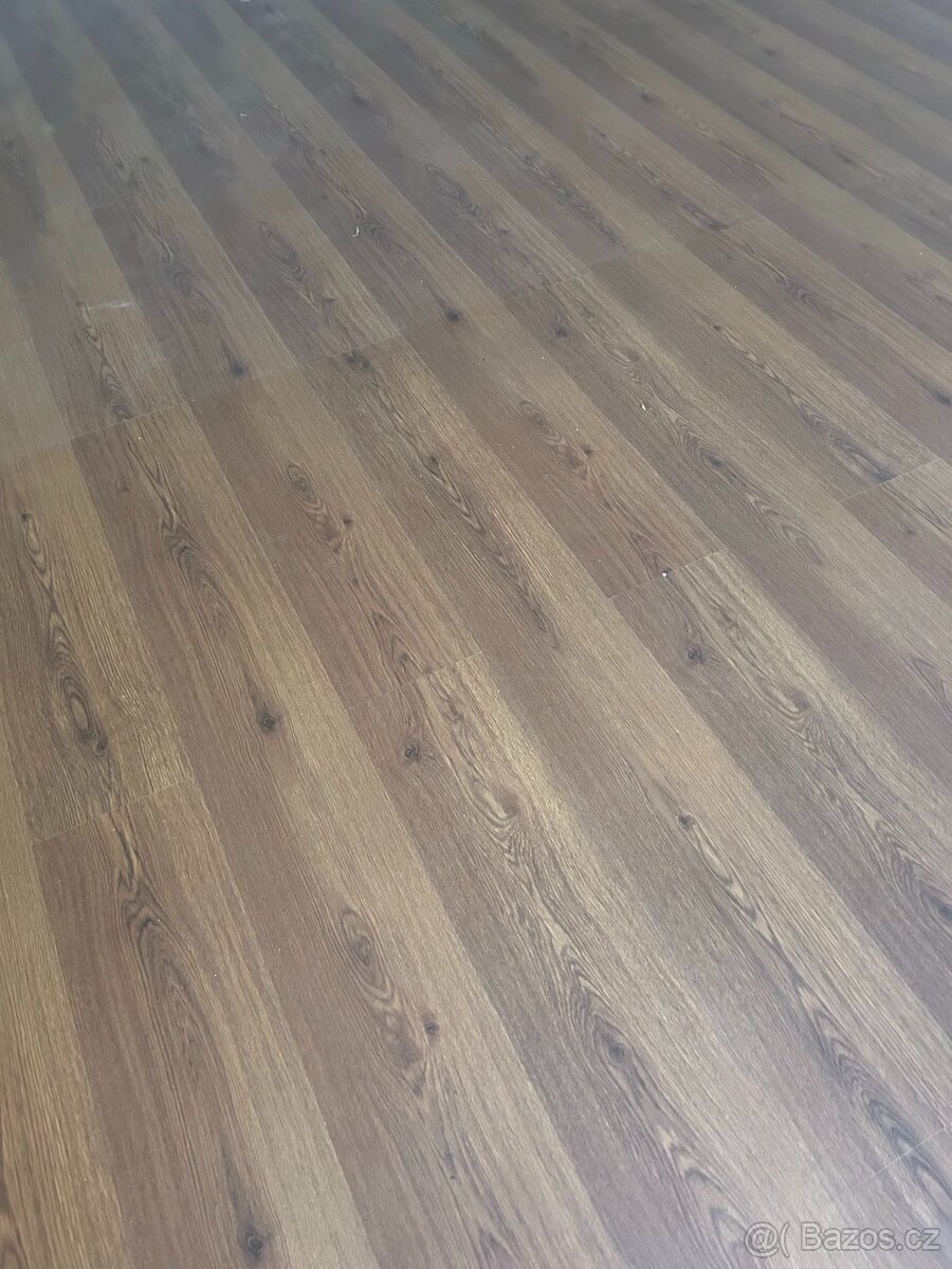 Plovoucí podlaha decor ořech - click systém cca 30 m2 - 2