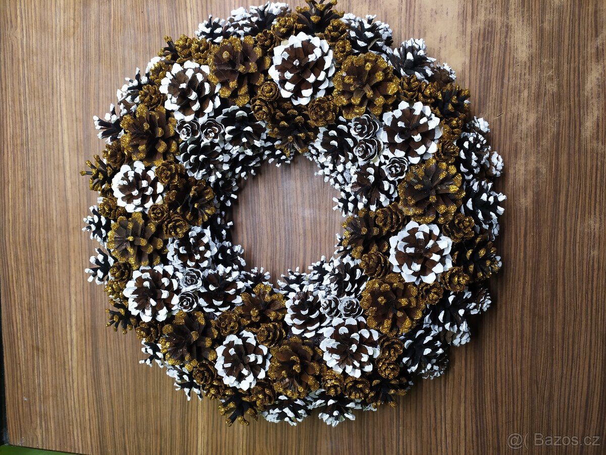 Vánoční věnec ze šišek - 2