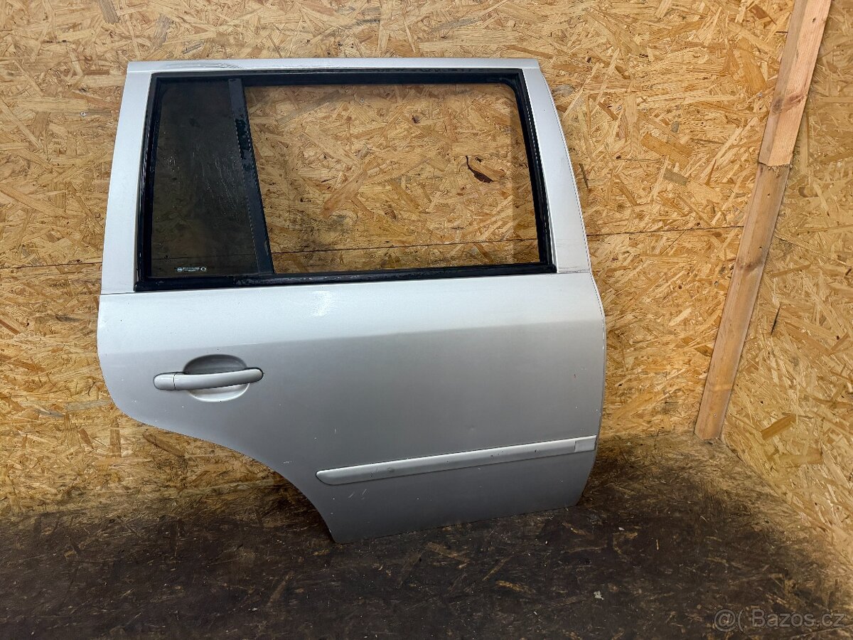 PRAVÉ ZADNÍ DVEŘE ŠKODA OCTAVIA 1 KOMBI - STŘÍBRNÁ - 2