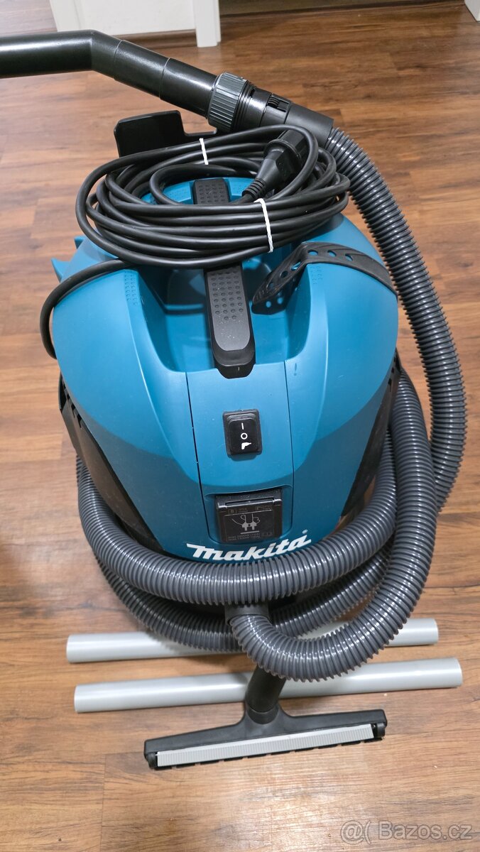Makita vysavač VC2012L - 2