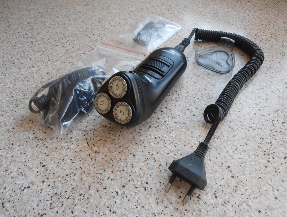 holicí strojek Philips + 2 sady břitů + kabel - 2