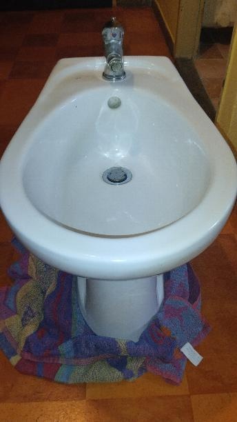 Prodám zánovní bidet - symb. cena 200 Kč - 2
