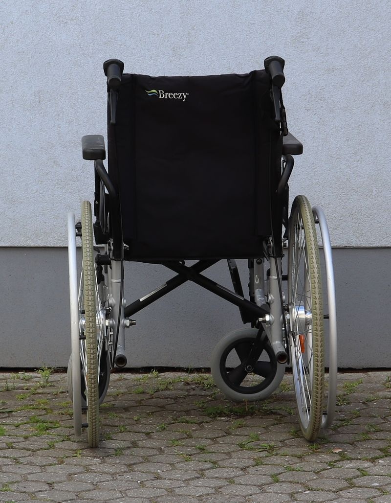 100-Mechanický invalidní vozík Breezy. - 2