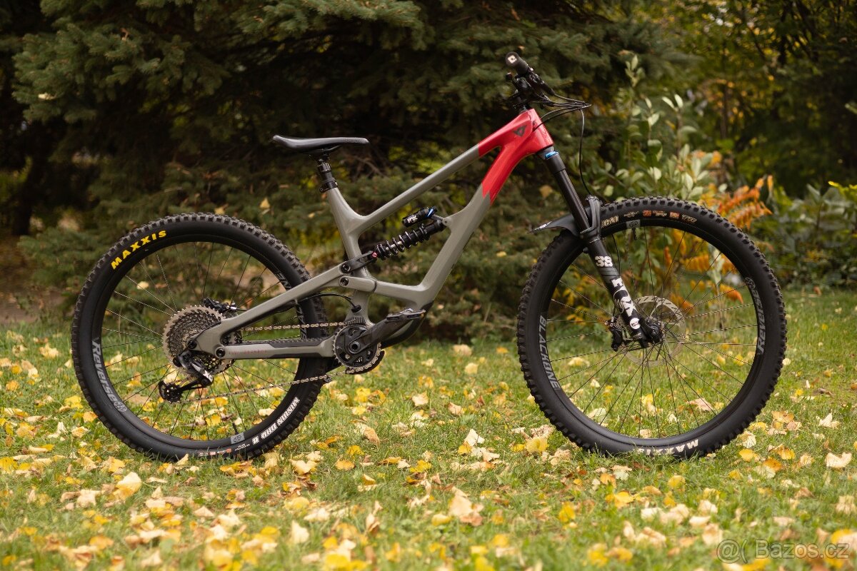 YT Capra CF Uncaged 10 MX - 2