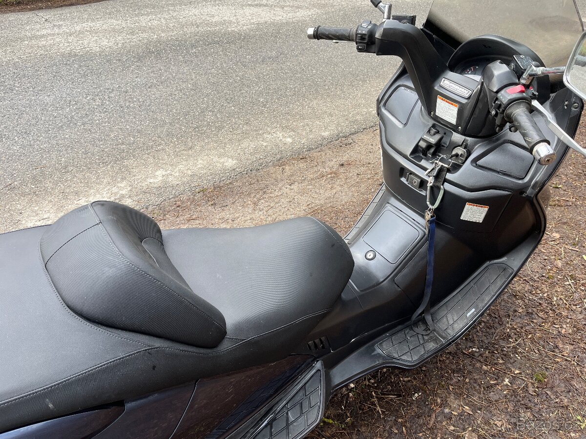 Suzuki Burgman 400 - 2