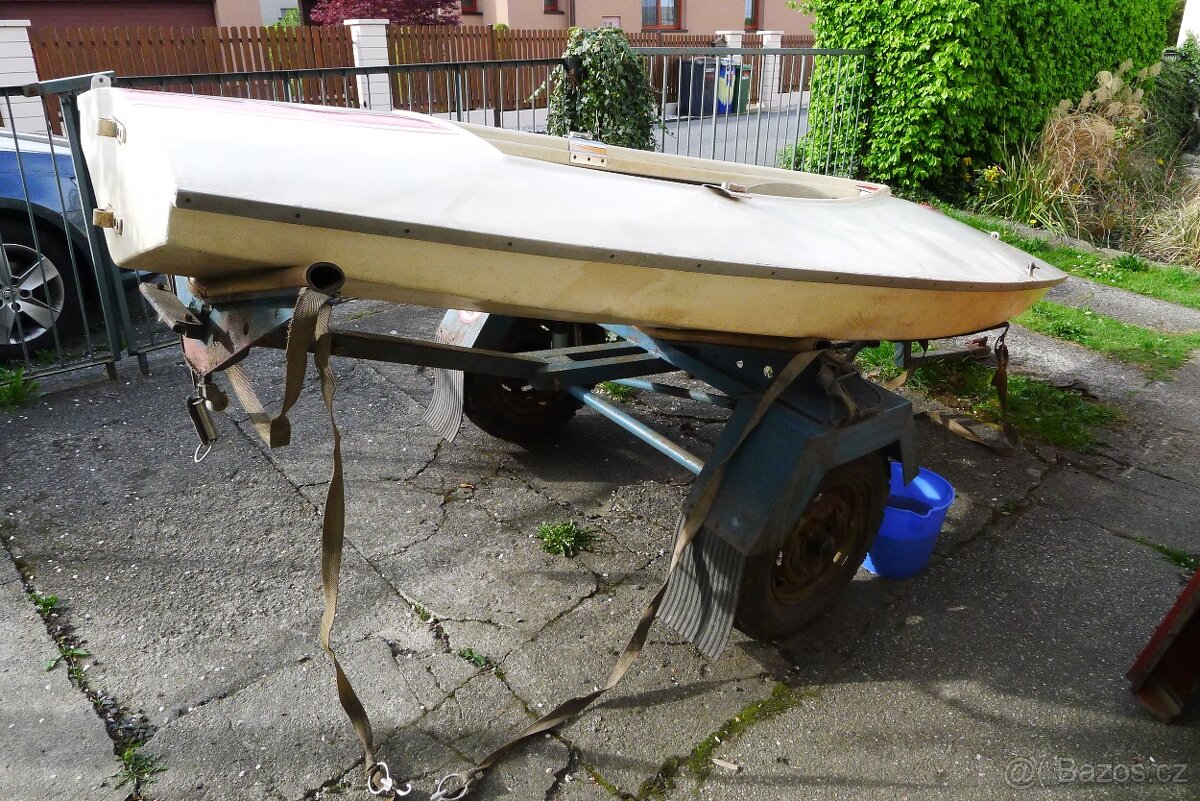 Plachetnice třídy Mlok s vozíkem - 2