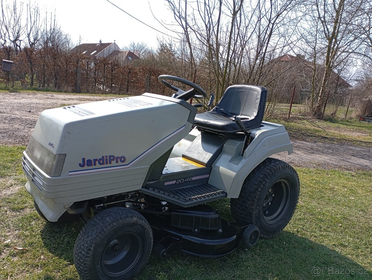 Zahradní traktor 20 HP - 2