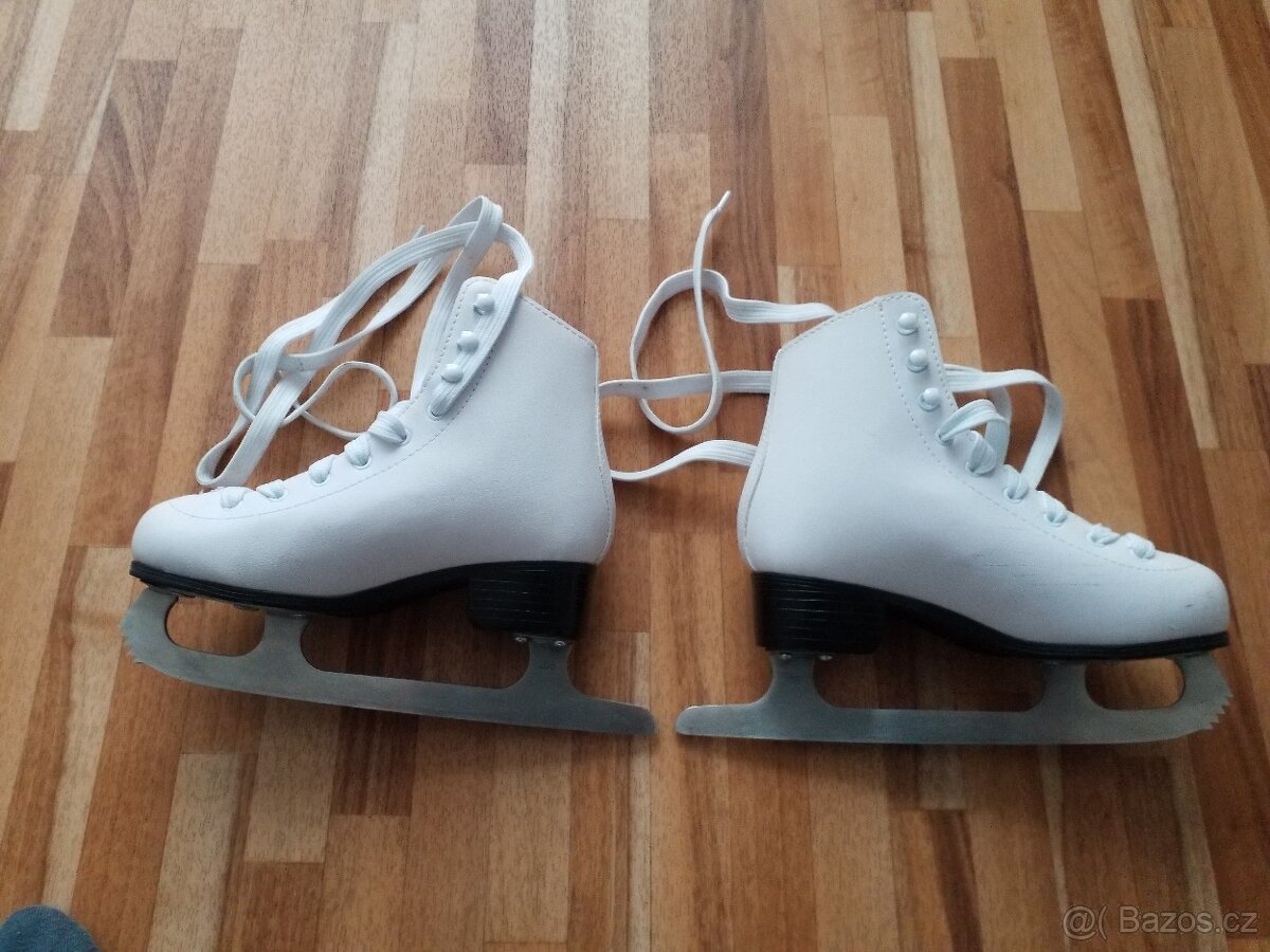 Dívčí lední brusle - 2