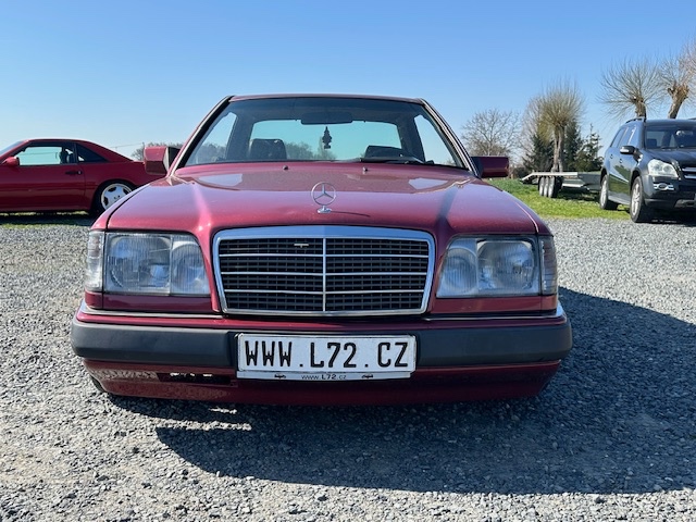 Mercedes-Benz 124 E220 kupé w124 - 2