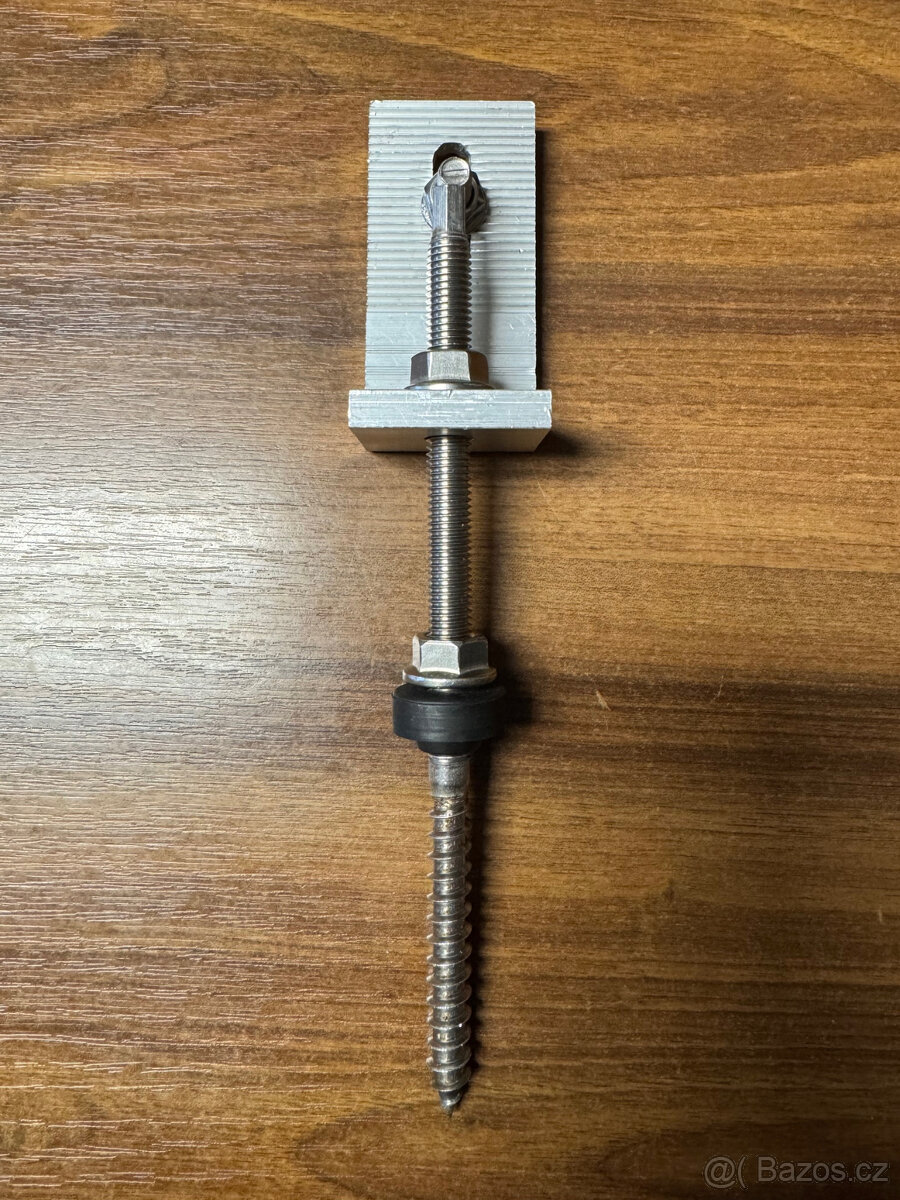 Šrouby na uchycení profilů FVE panelů do střechy - 2