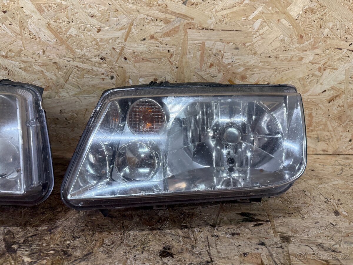 PŘEDNÍ SVĚTLA VW BORA - 2
