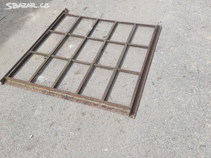 Staré železné okno, 1 ks-107x103cm, fabrické okno - 2