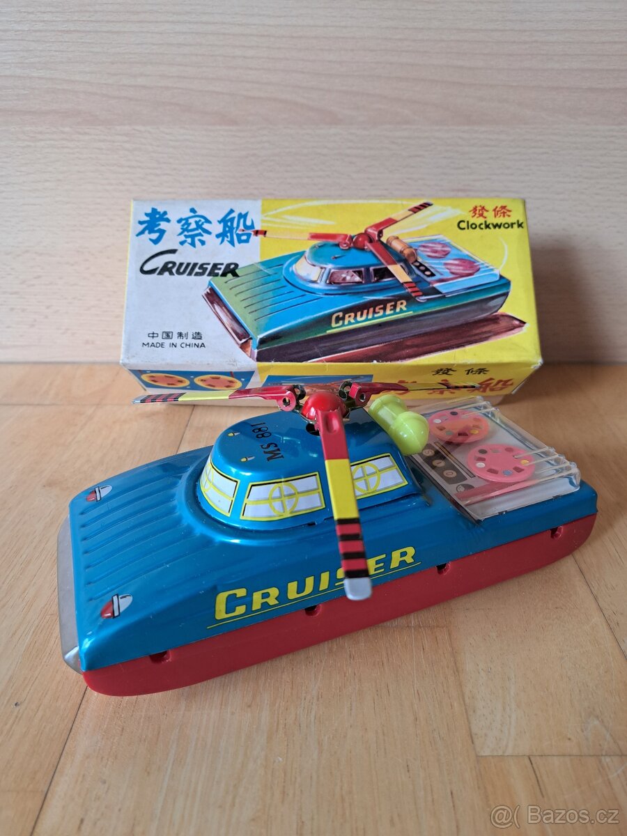 Retro staré hračky auta, raketa 80. léta - 2