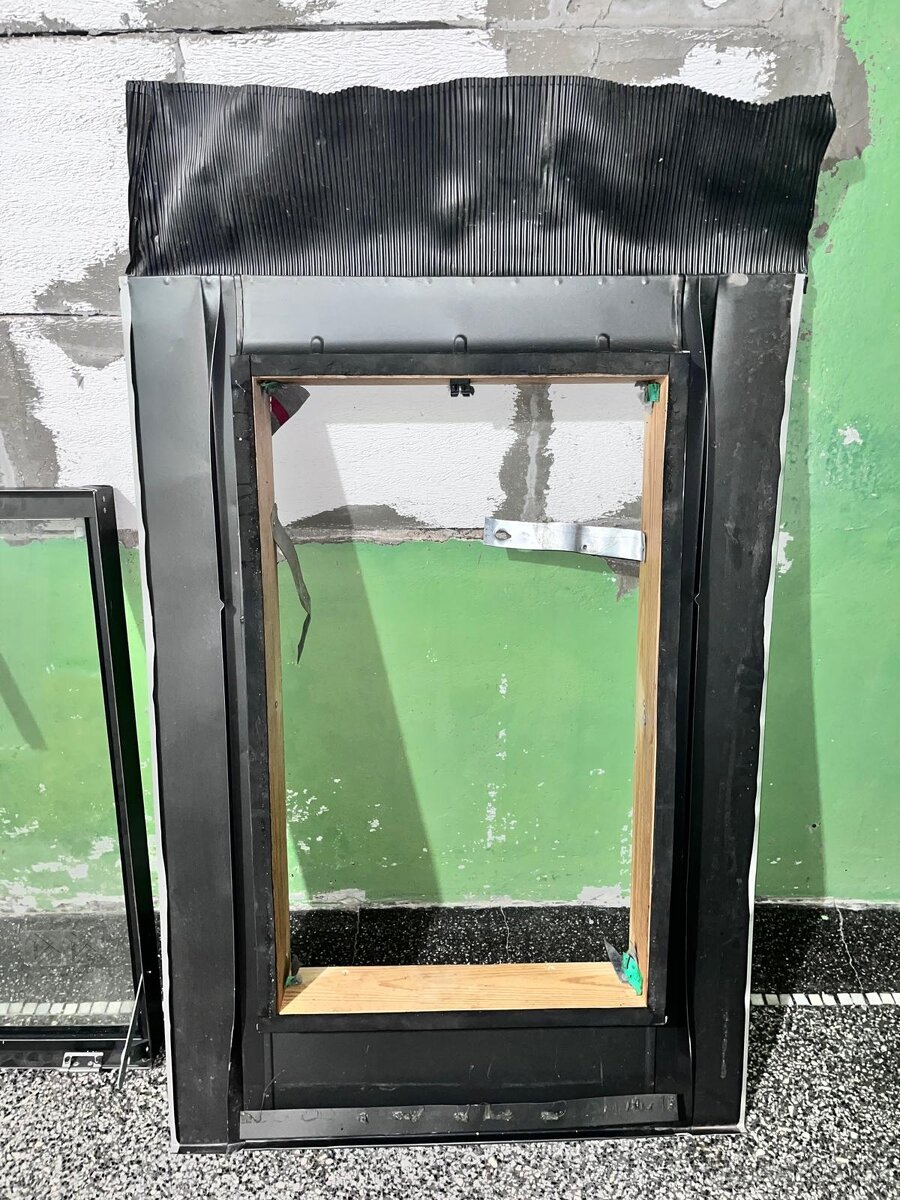 Střešní výlez ROTO R-27 045/073 EDZSB - 2