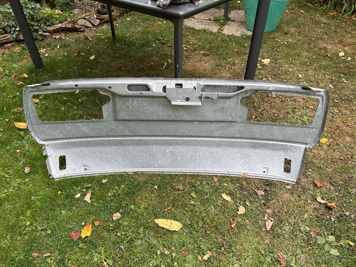 Škoda 125 L zadní čelo - 2