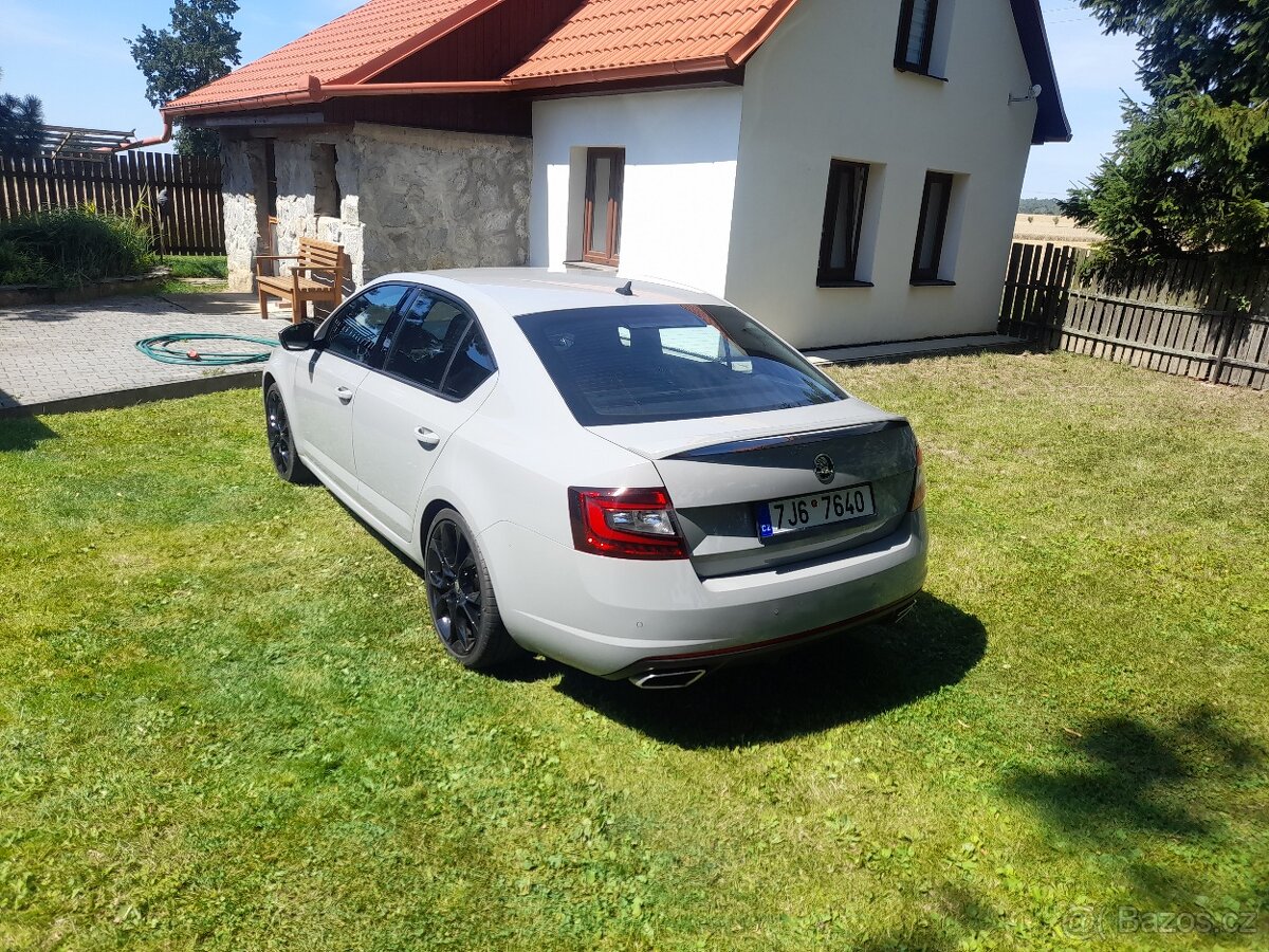 Škoda Octavia 3 RS,2.0 tdi, koupeno nové v ČR. - 2
