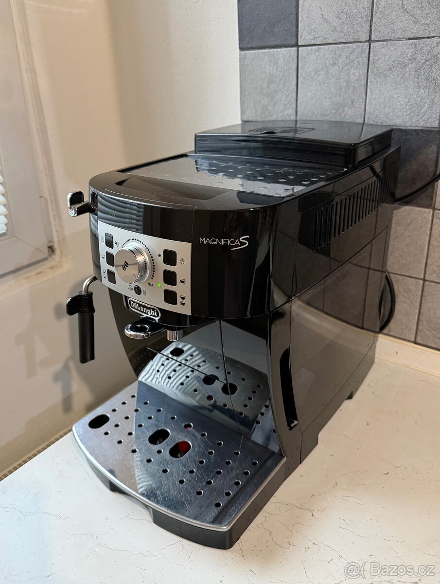 Prodám automatický kávovar De’Longhi Magnifica S - 2