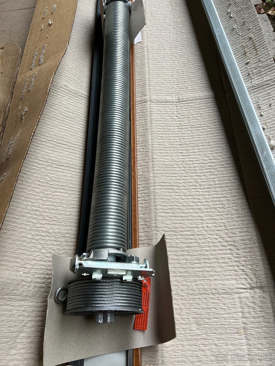 Hřídel pro sekční vrata . NOVÁ. - 2