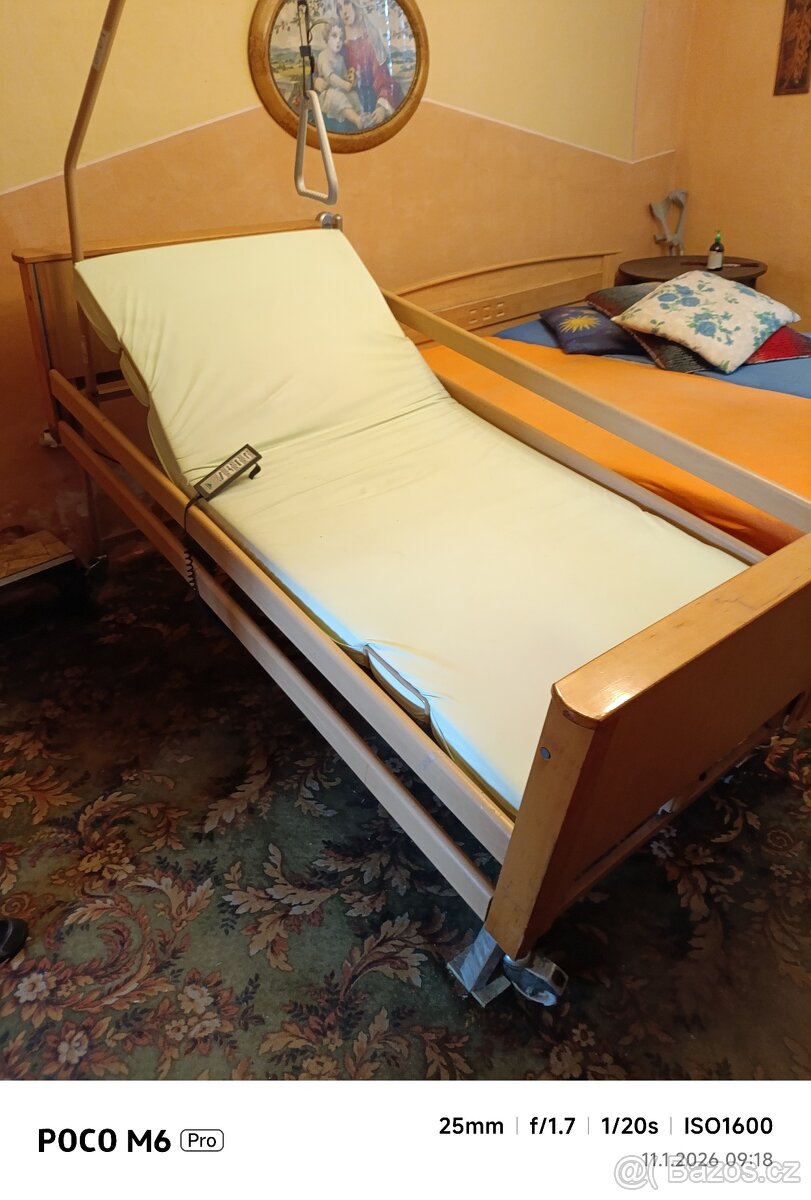 Zdravotní polohovací postel pro seniory. - 2