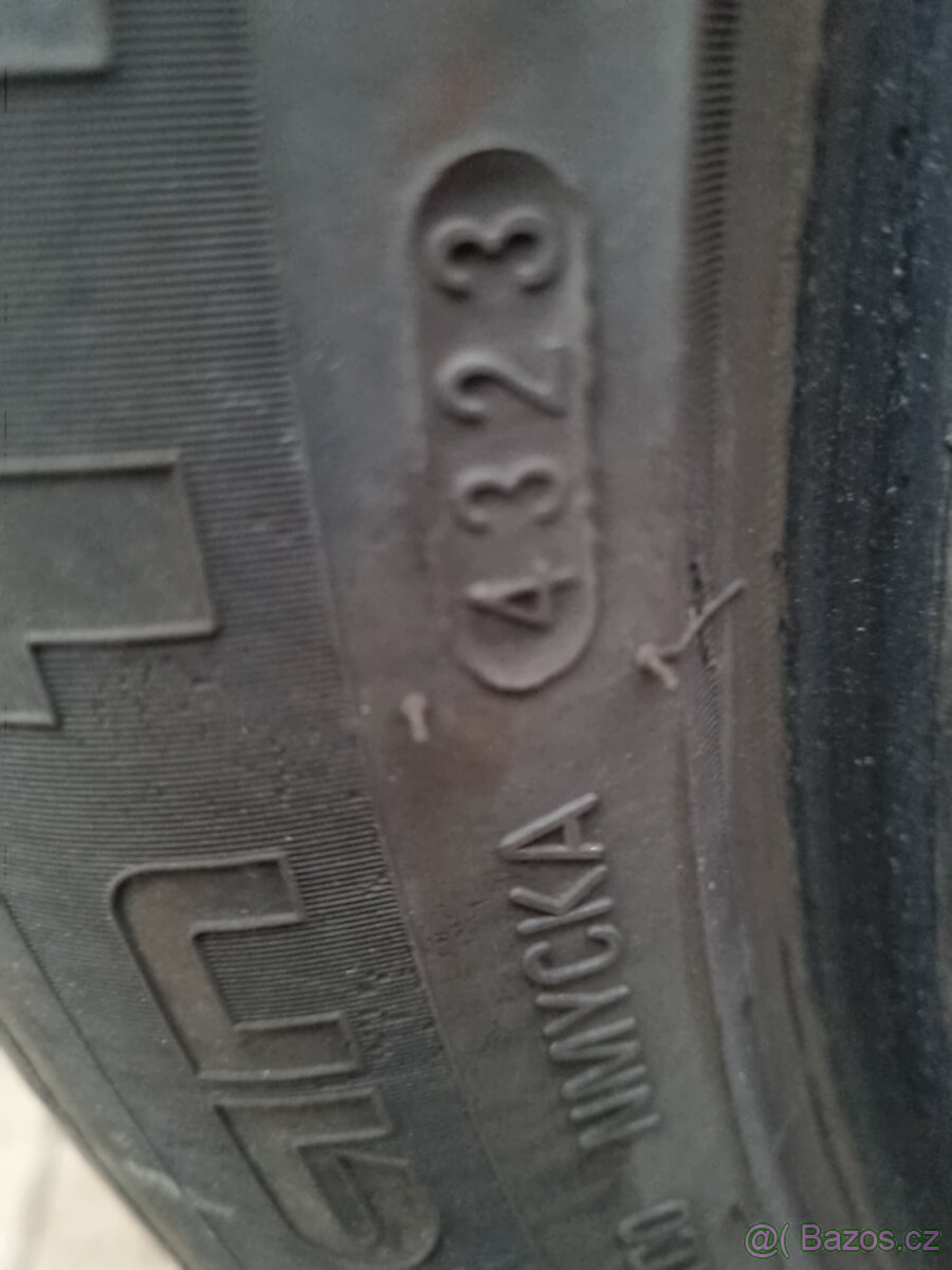 2/4 Pneu letní 195/55 R20 - 2