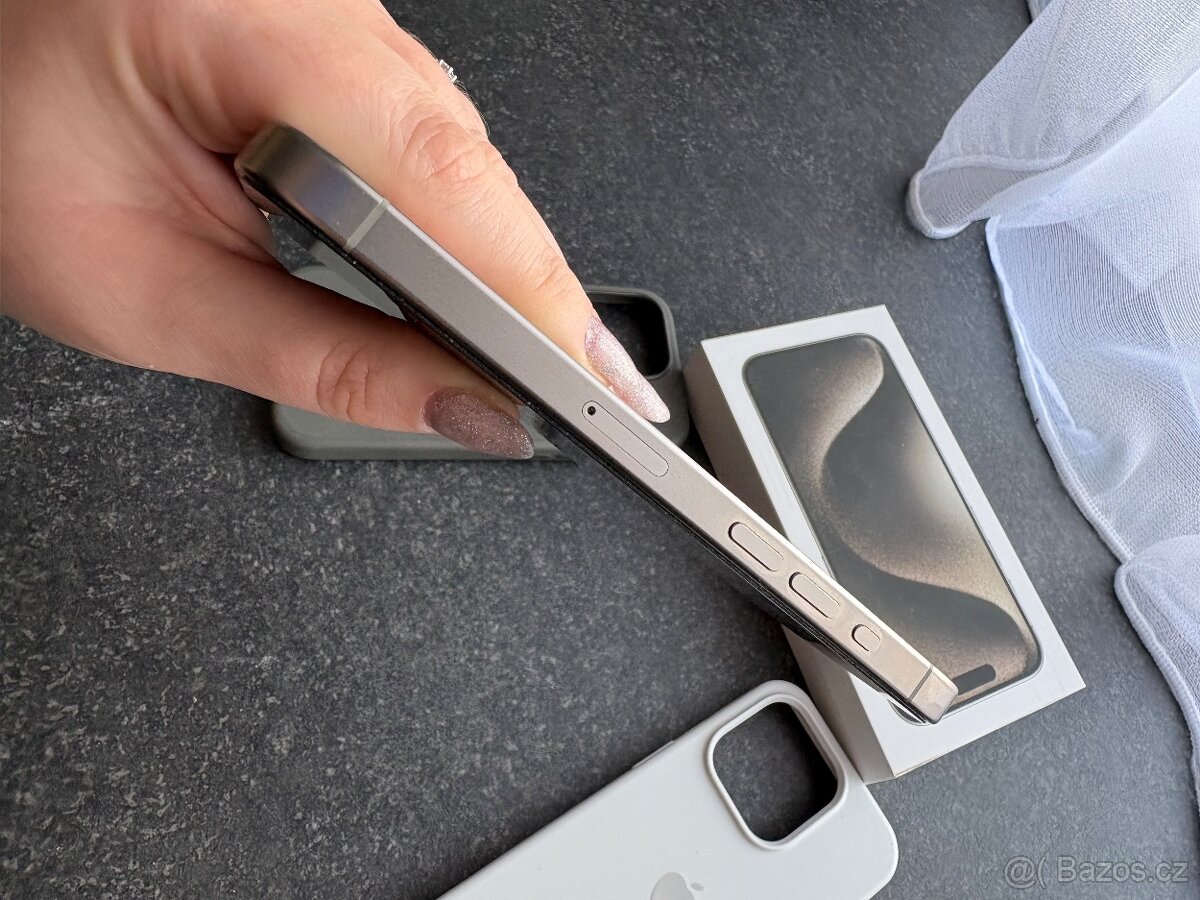 iPhone 15 pro + AirPods - 2