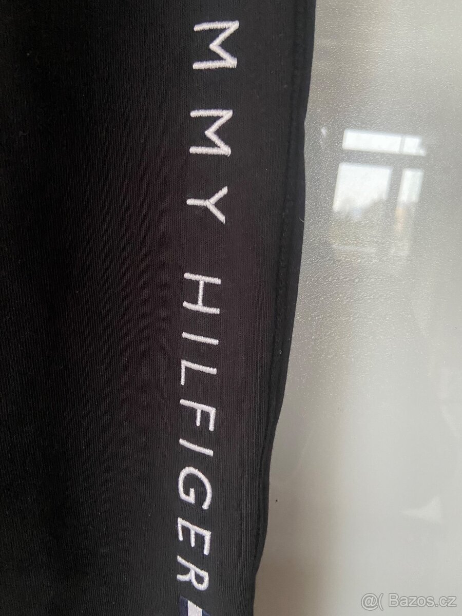 Teplejší tepláky Tommy Hilfiger vel M - 2