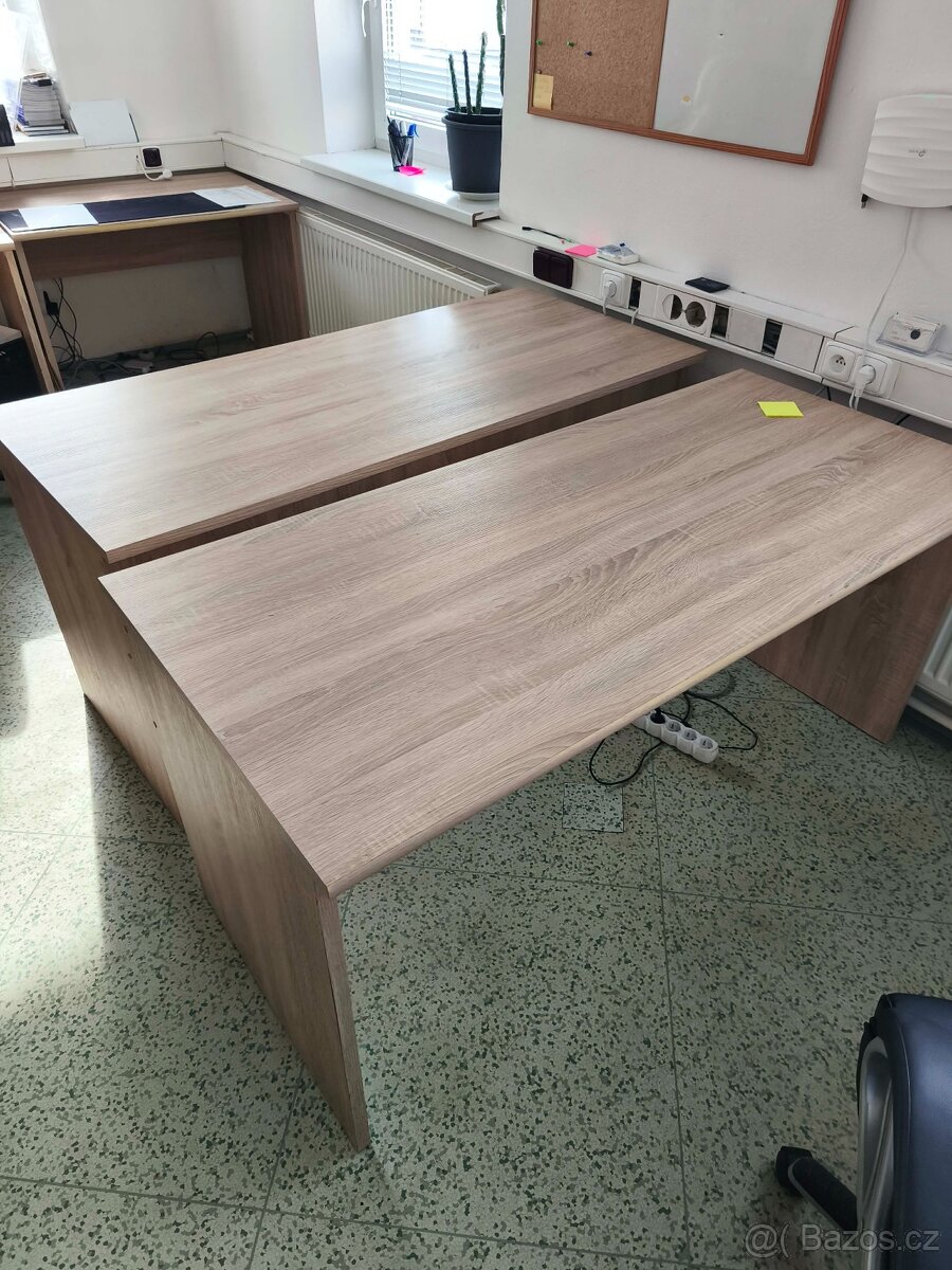 Kancelářské stoly a židle - 2