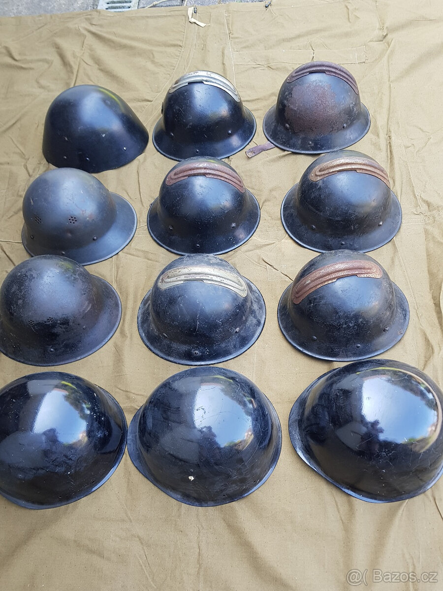 Staré hasičské přilby - 2