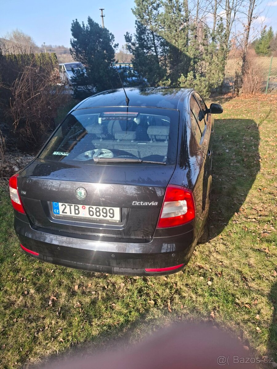 Škoda Octavia TSi černá barva - 2