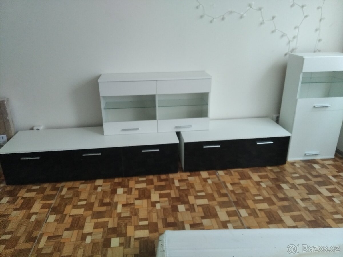 PRODAM Obývací stěnu - 2