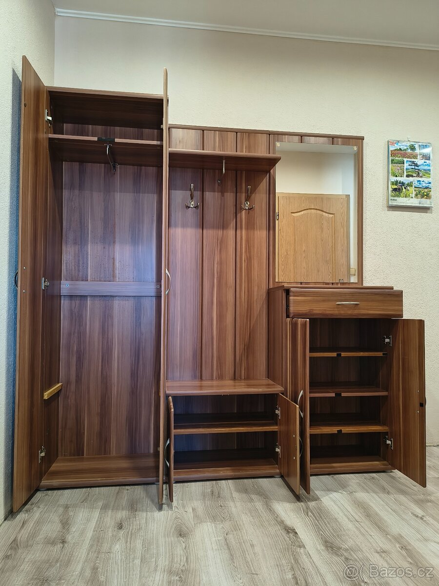 Předsíňová stěna - 2