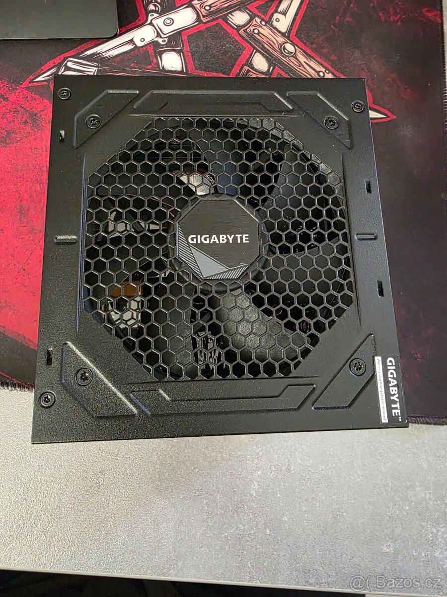 Prodám zdroj Gigabyte UD850 GM - 2