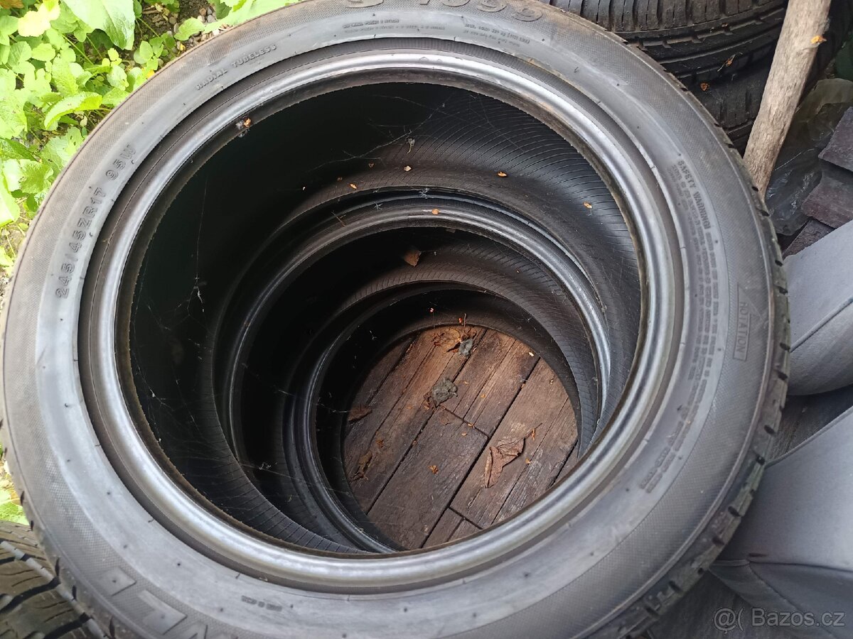 245/45ZR17 - 2