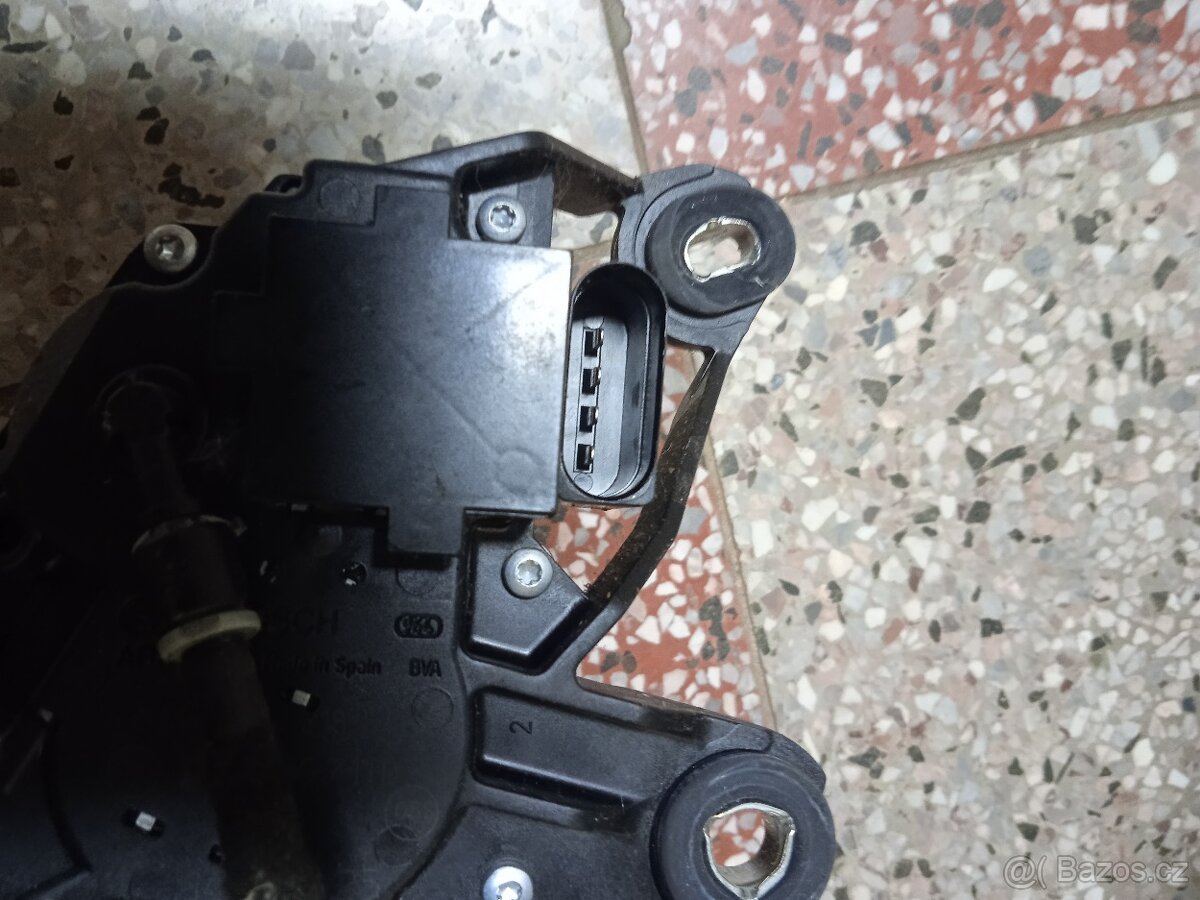 Motorek zadního stěrače Touran - 2