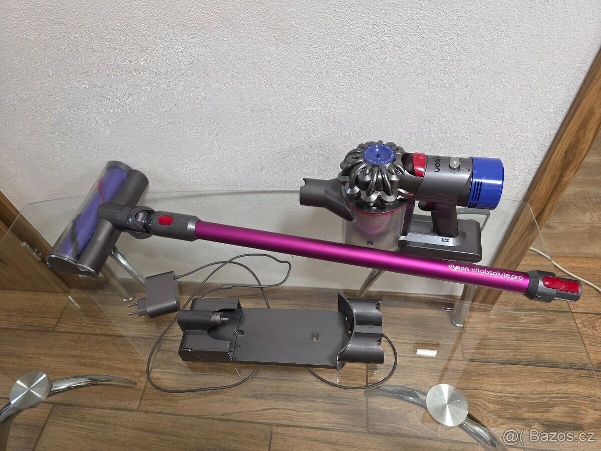 Dyson V8 Absolute s nabíječkou - 2