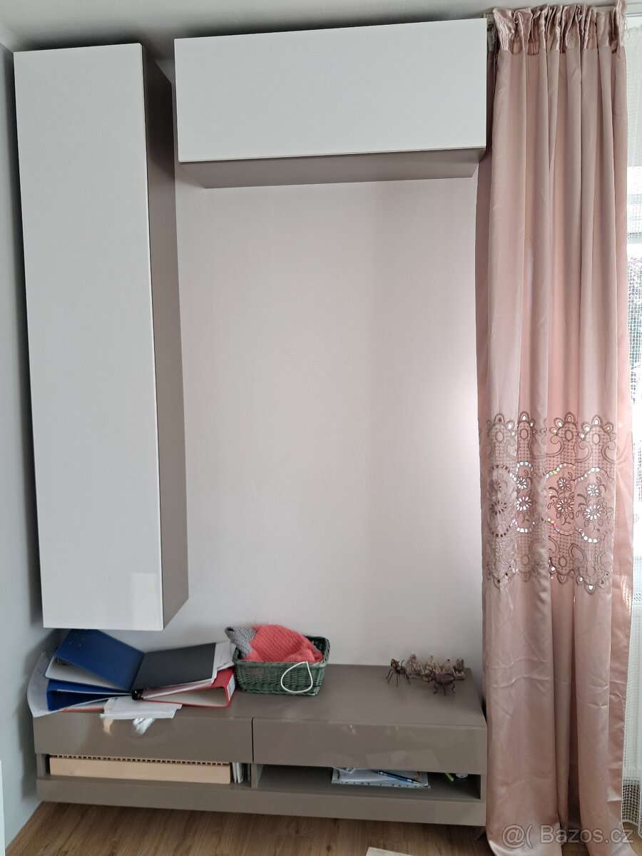 Minimalistická obývací stěna 2300 korun 4 skříňky - 2