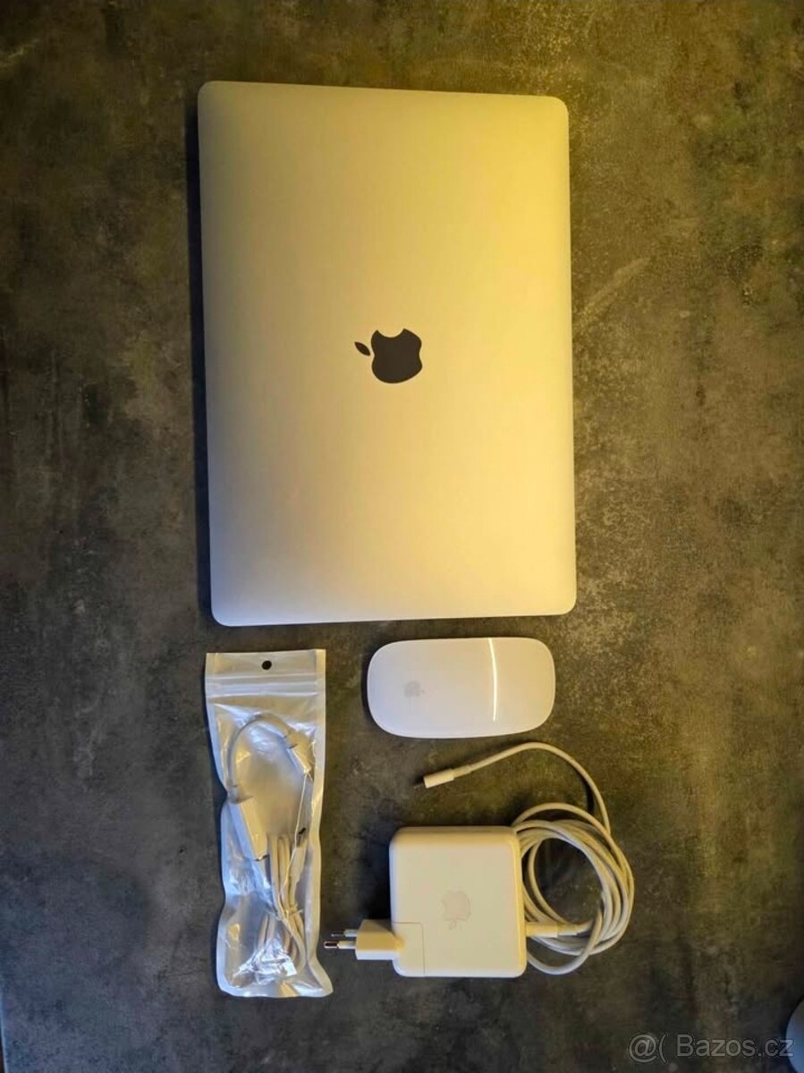 MacBook Pro 13,3" minimálně používaný+Apple myš - 2