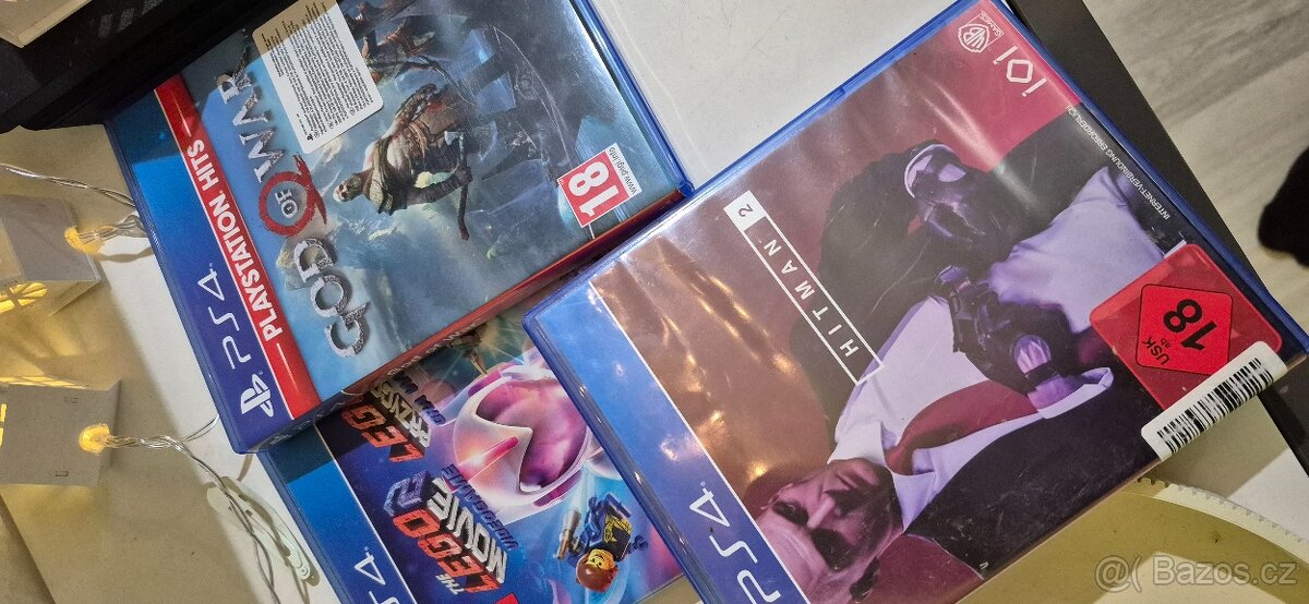 Playstation ps4 s dvěmi ovladači - 2