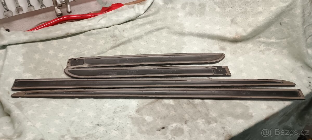 Dveřní lišty Toyota Avensis 2010 - 2