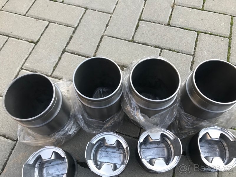 Volha Gaz-24,21,Uaz,nová pístní sada - 2