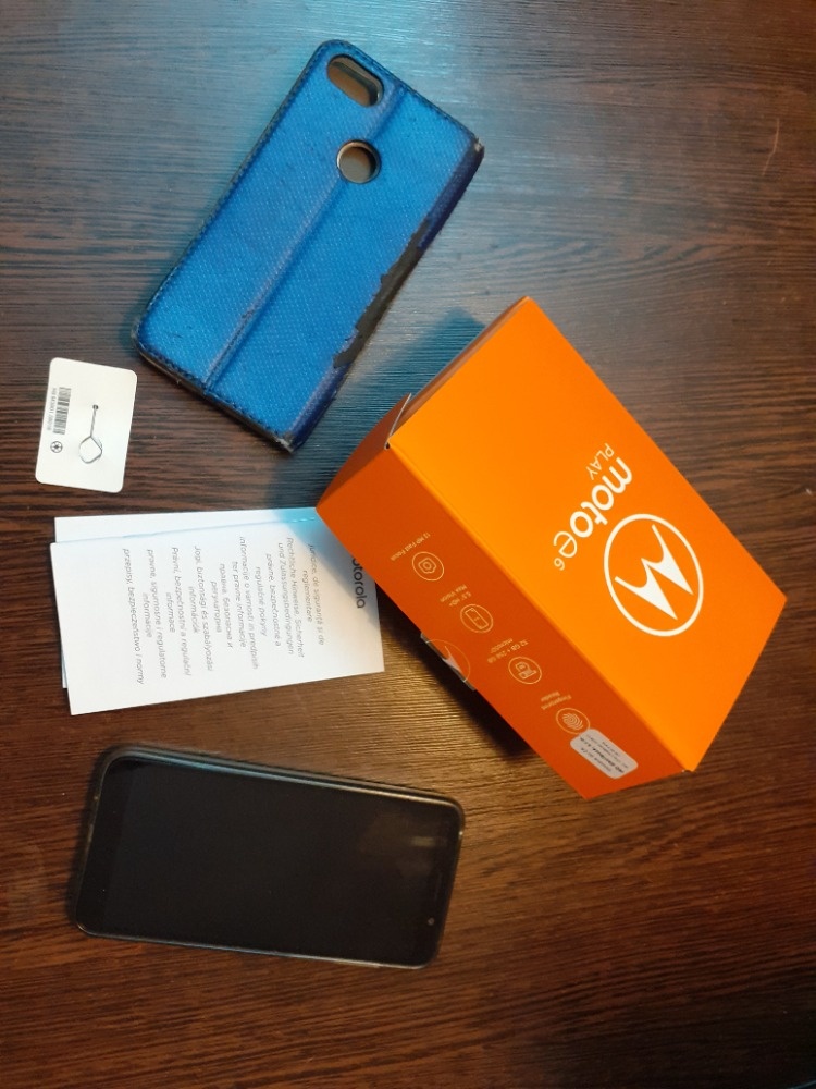 KRÁSNÁ MOTOROLA E6 PLAY - 2