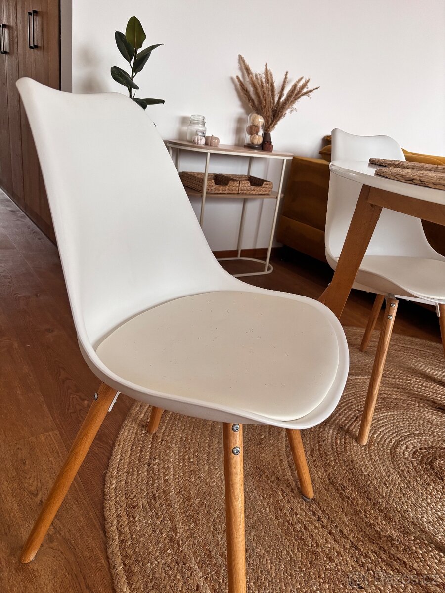 Set židlí a jídelního stolu - 2