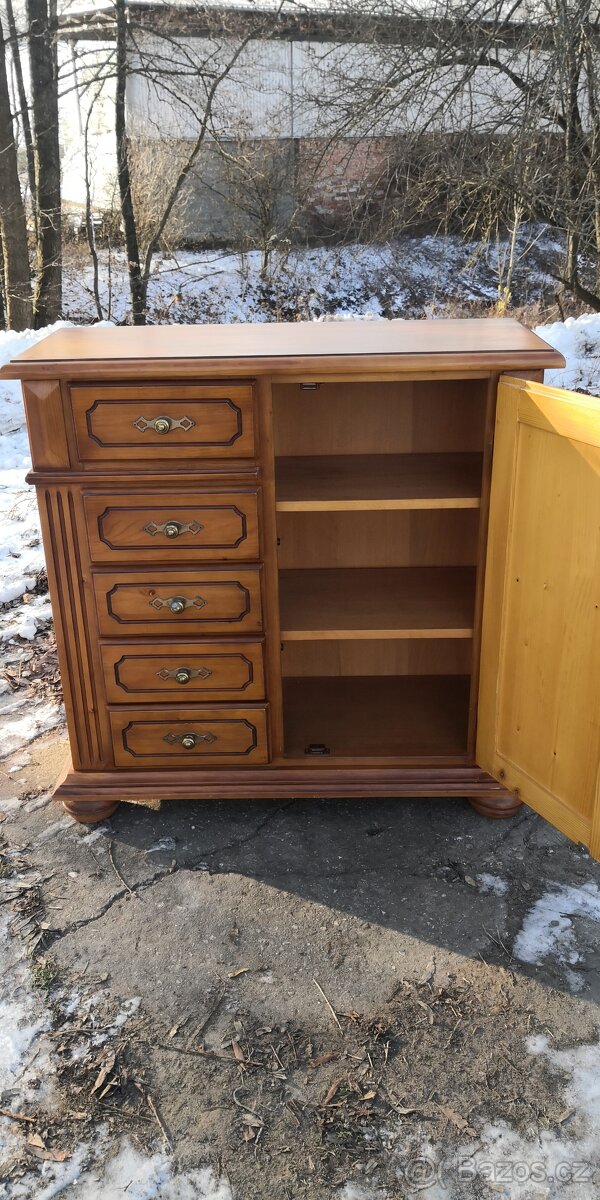 Masivní komoda se šuplíky - 2