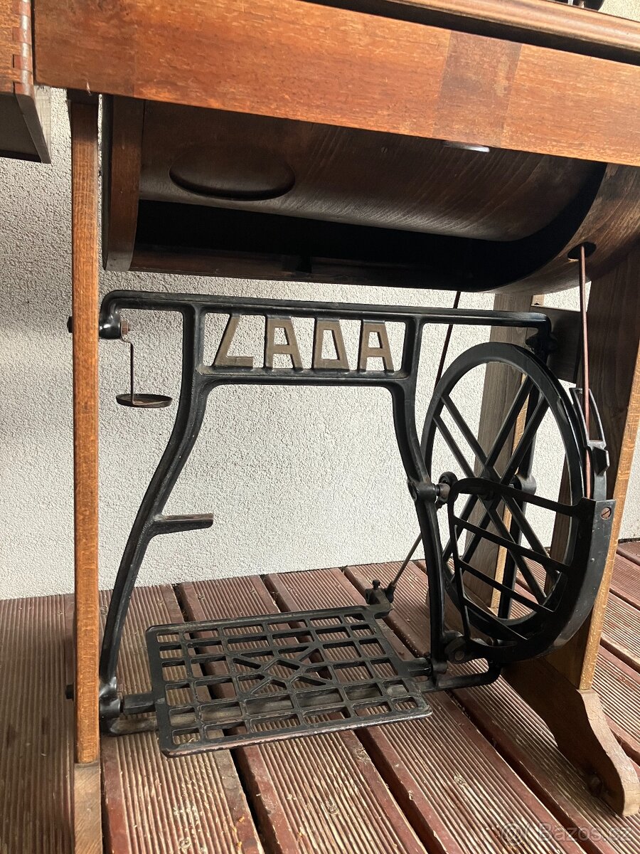 Šlapací šicí stroj - 2