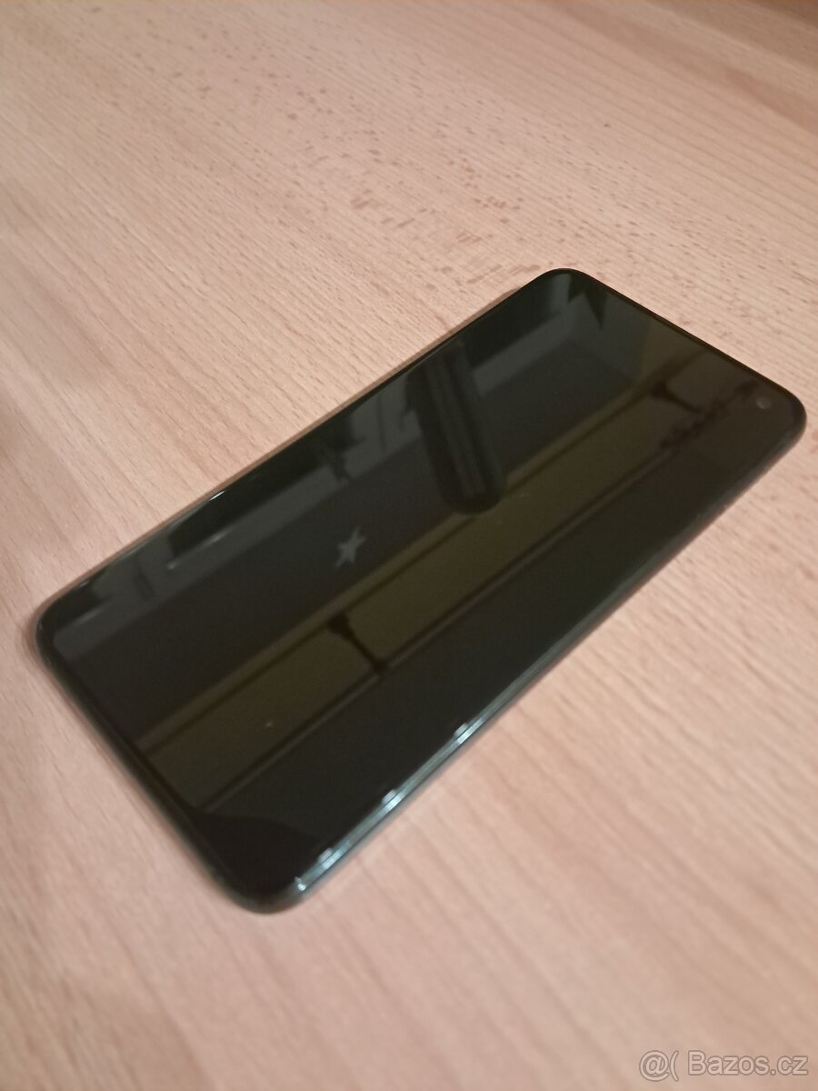 Samsung Galaxy S10e zachovalý - 2