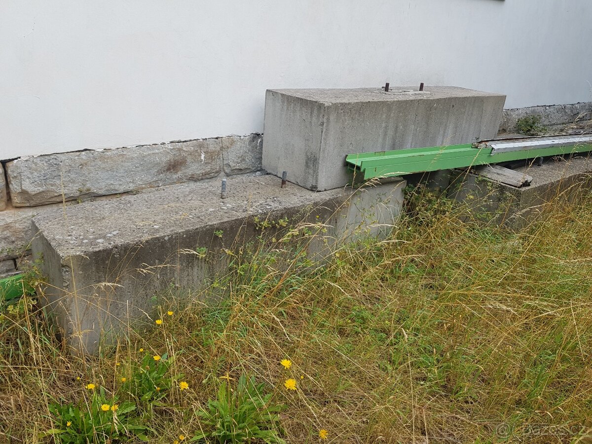 Betonový blok armovaný pro billboard - 2