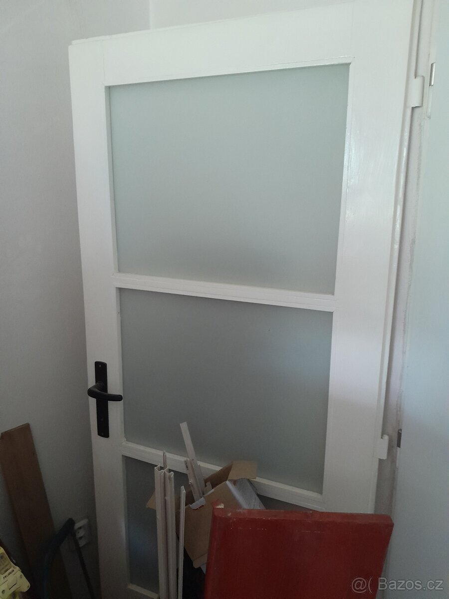 Prodám dřevěné interiérové dveře, prosklené - 2